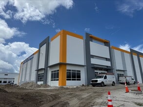 12070 SW Tom Mackie Blvd, Port Saint Lucie, FL à louer Photo de l’immeuble– Image 1 sur 10