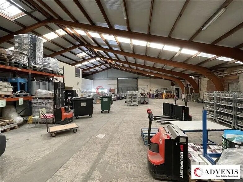 Local d’activités dans Gradignan à louer - Photo de l’immeuble – Image 2 sur 8