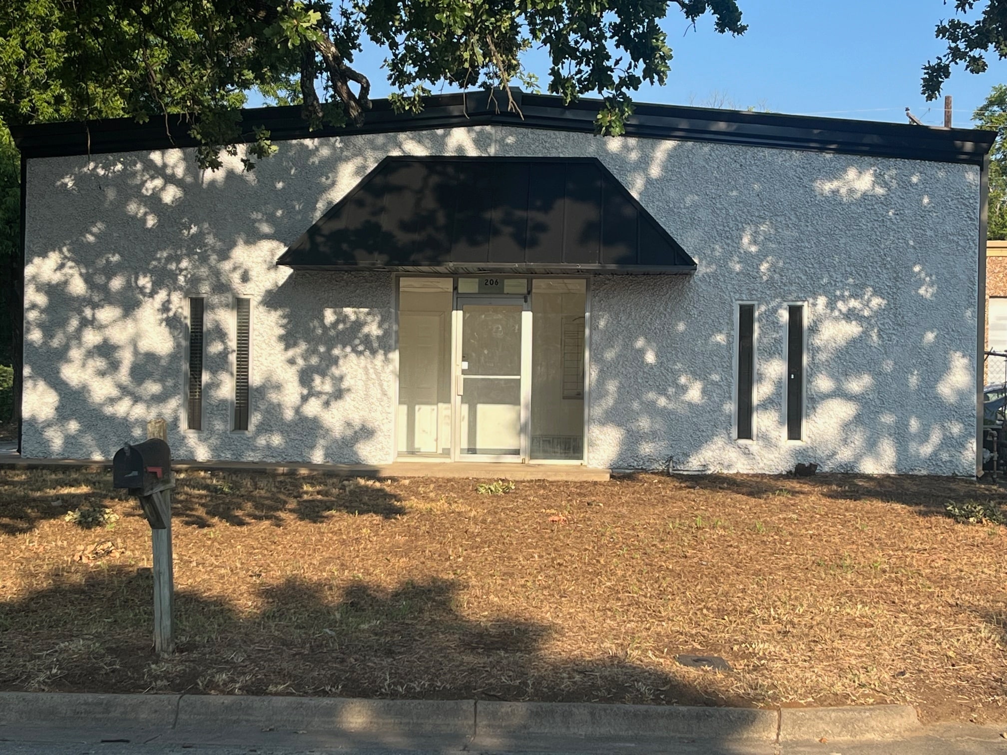 206 Pecan St, Arlington, TX à louer Photo de l’immeuble– Image 1 sur 7