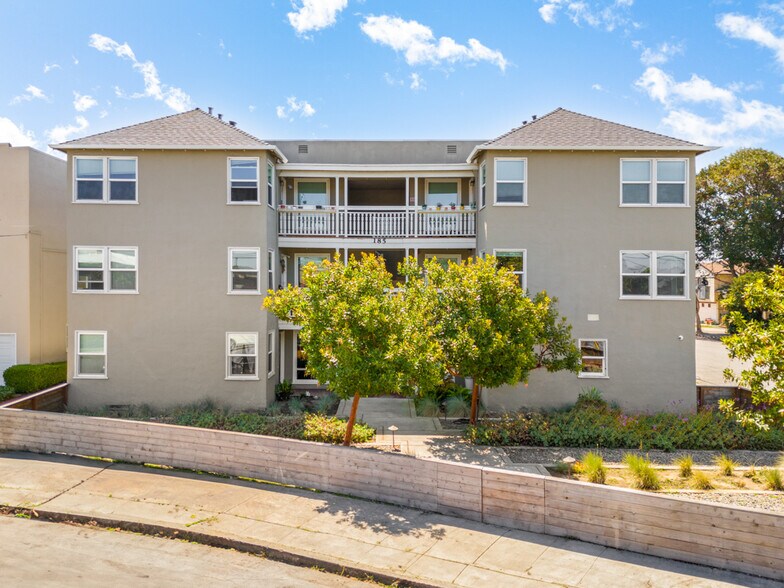 185 Belleview Dr, San Leandro, CA à vendre - Photo de l’immeuble – Image 3 sur 33