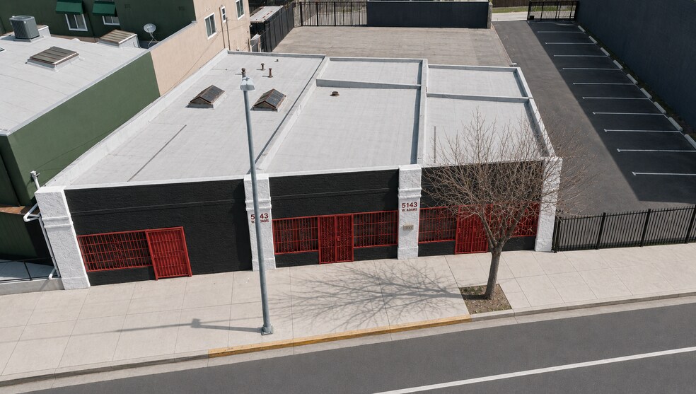 5143 W Adams Blvd, Los Angeles, CA à vendre - Photo de l’immeuble – Image 2 sur 12