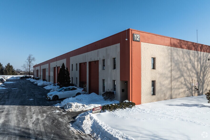 5 Ilene Ct, Hillsborough, NJ à louer - Photo de l’immeuble – Image 3 sur 4