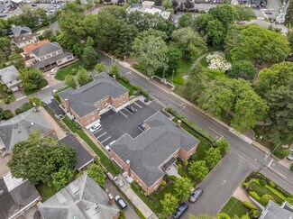Plus de détails pour 37 Spruce St, Great Neck, NY - Logement à vendre