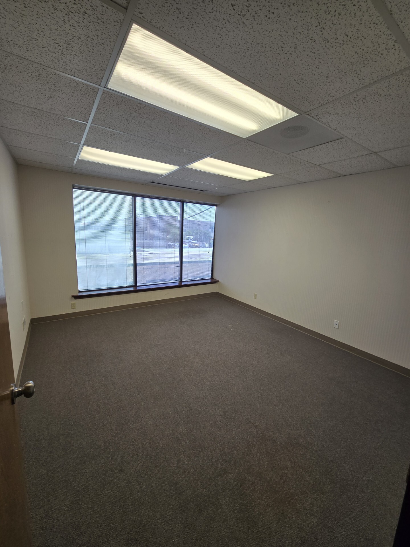 4015 Belt Line Rd, Addison, TX à louer Photo de l’immeuble– Image 1 sur 1