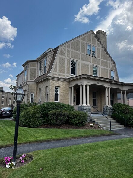 10 Institute Rd, Worcester, MA à louer - Photo de l’immeuble – Image 2 sur 14