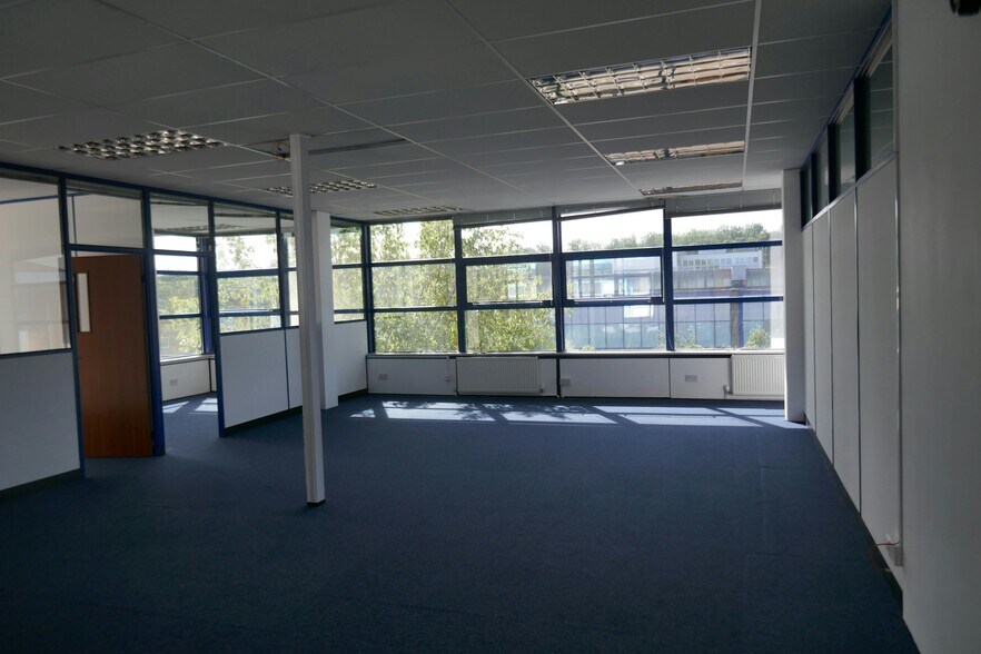 Bureau dans 7 Astra Centre, Edinburgh Way, Harlow à vendre - Photo intérieure – Image 2 sur 29
