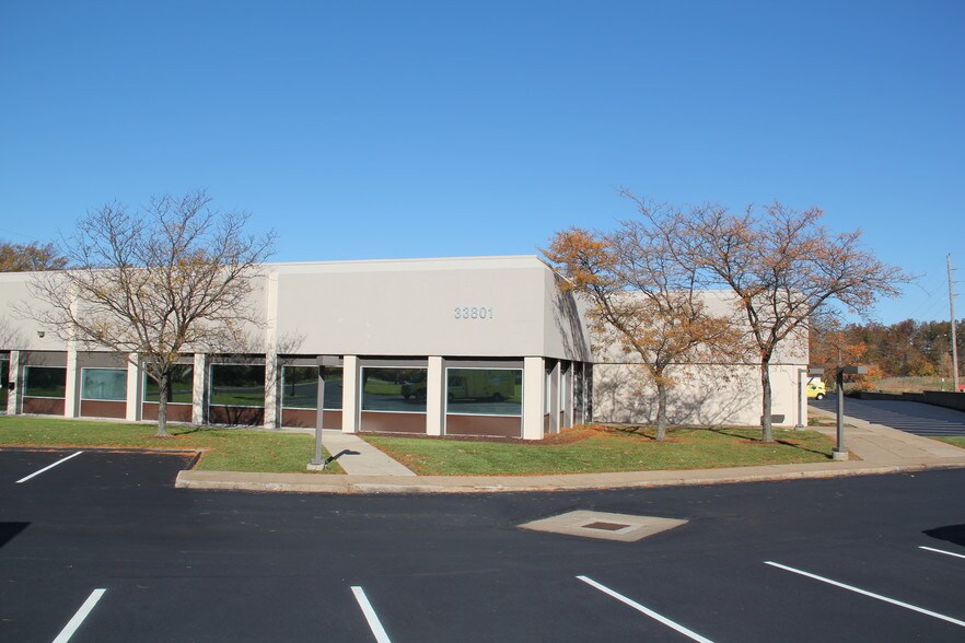 33801 Curtis Blvd, Eastlake, OH à louer - Photo de l’immeuble – Image 1 sur 13