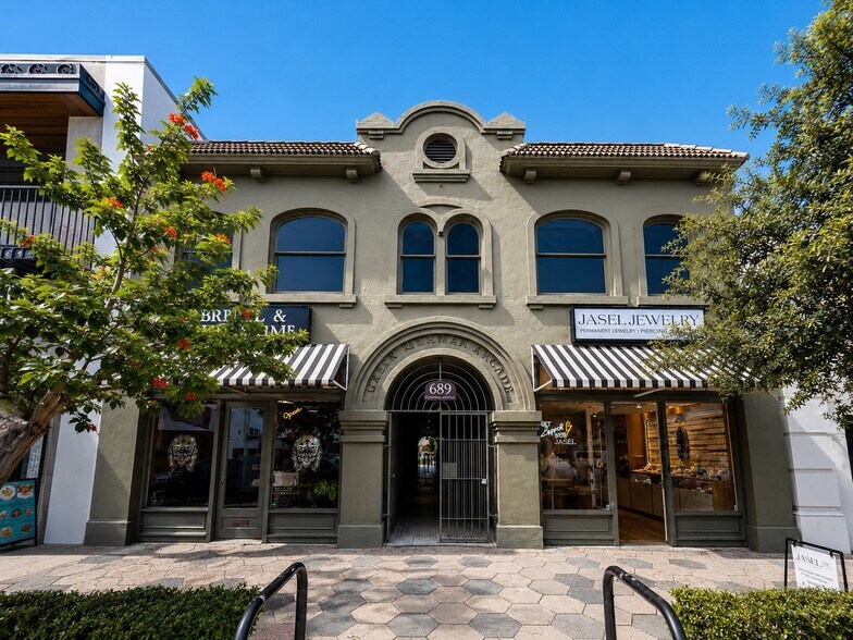 689 Central Ave, Saint Petersburg, FL à vendre - Photo de l’immeuble – Image 2 sur 18