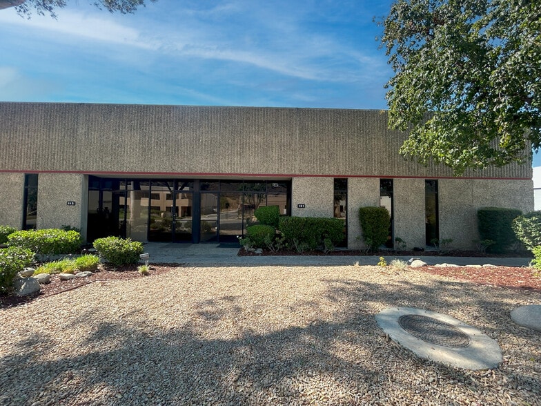 25327 Avenue Stanford, Valencia, CA à louer - Photo de l’immeuble – Image 2 sur 7