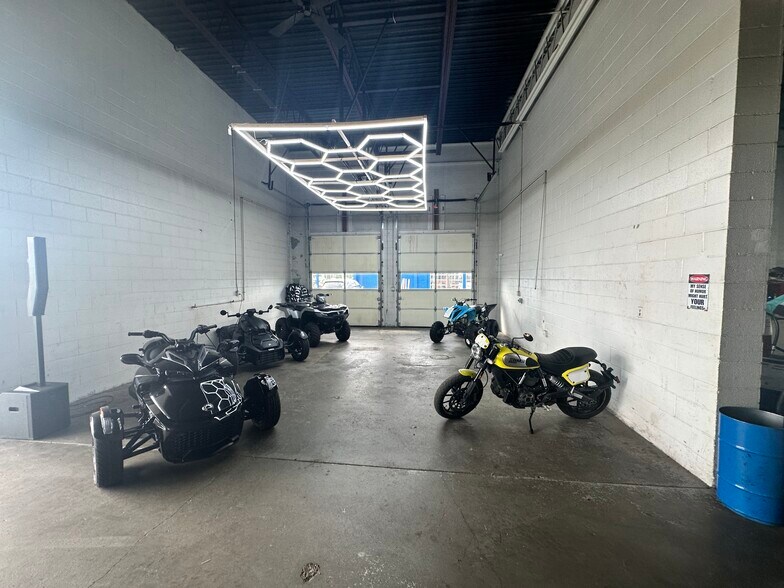 1001 N Coliseum Blvd, Fort Wayne, IN à vendre - Photo de l’immeuble – Image 3 sur 5