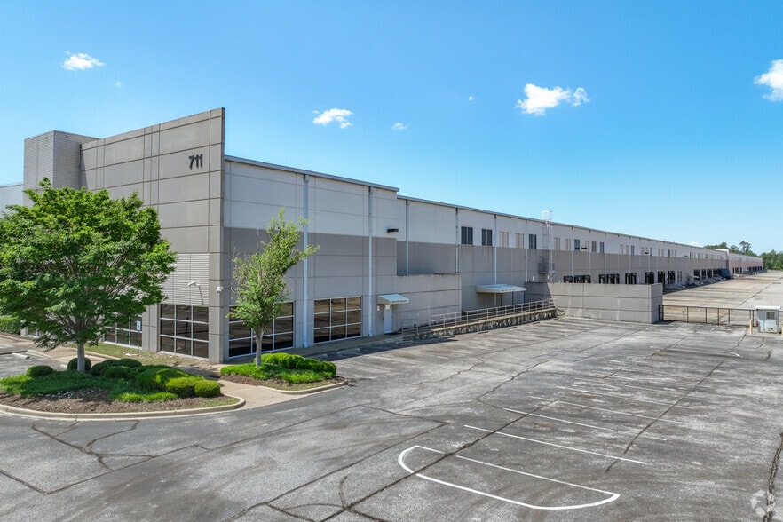 715 Venture Dr, Southaven, MS à louer - Photo de l’immeuble – Image 1 sur 11