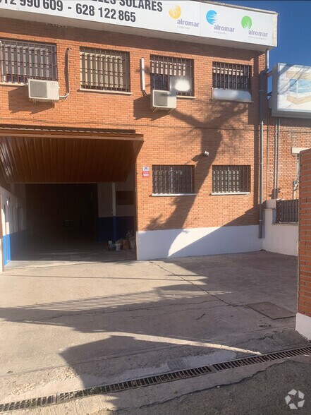 Calle de la Pirotécnia, 37B, Madrid, Madrid à louer - Photo de l’immeuble – Image 2 sur 6