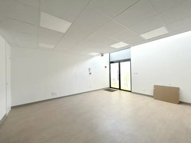 Bureau dans Lesménils à louer - Photo de l’immeuble – Image 1 sur 5