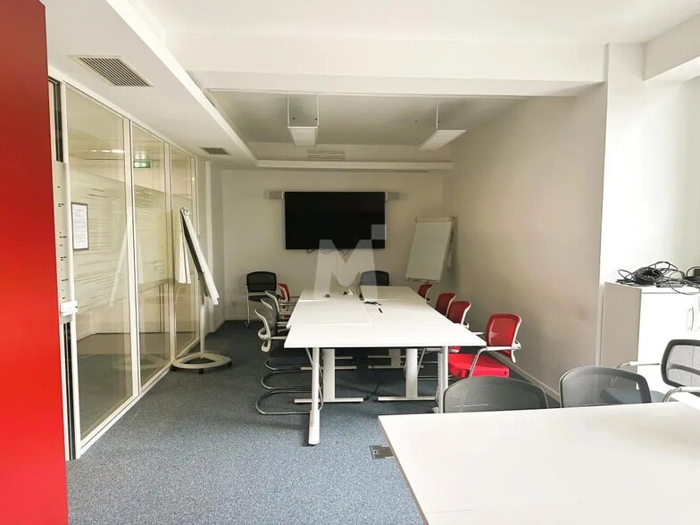 Local d’activités dans Lieusaint à louer - Photo de l’immeuble – Image 3 sur 11