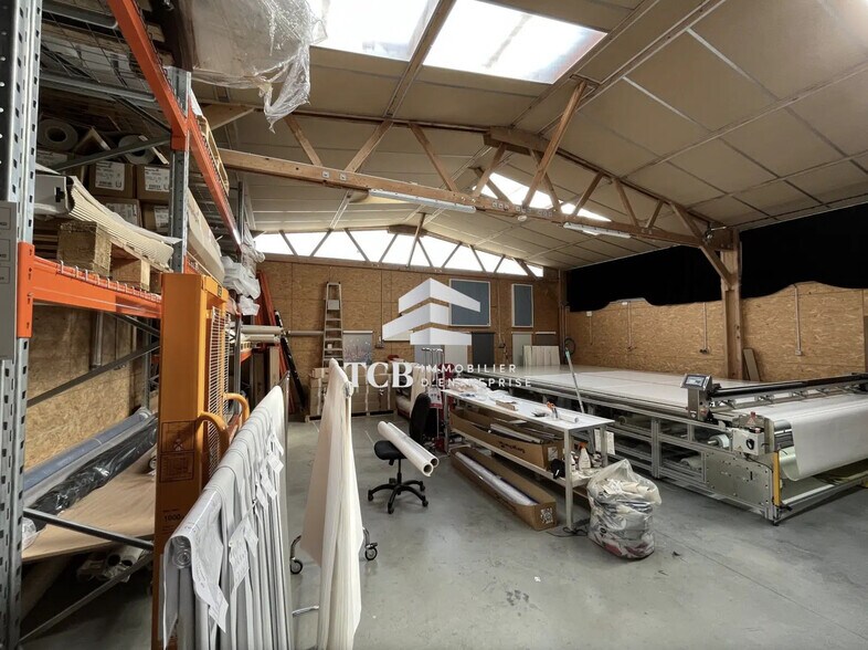 Local d’activités dans La Montagne à louer - Photo de l’immeuble – Image 3 sur 8