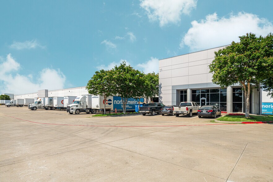 1011 N Royal Ln, Dallas, TX à louer - Photo de l’immeuble – Image 3 sur 12