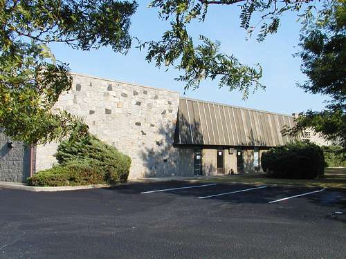305 Knickerbocker Ave, Bohemia, NY à louer - Photo de l’immeuble – Image 2 sur 16