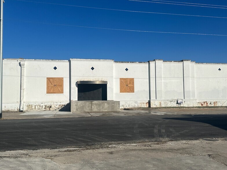 1115 N Bowie St, Seguin, TX à louer - Photo principale – Image 2 sur 5