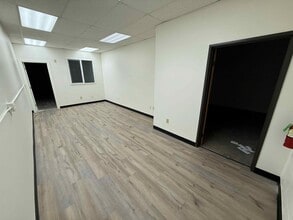 8100-8110 Remmet Ave, Canoga Park, CA à louer Photo intérieure– Image 1 sur 3