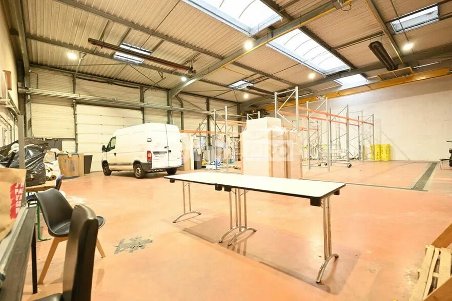 Bureau dans Bron à louer - Photo intérieure – Image 2 sur 12