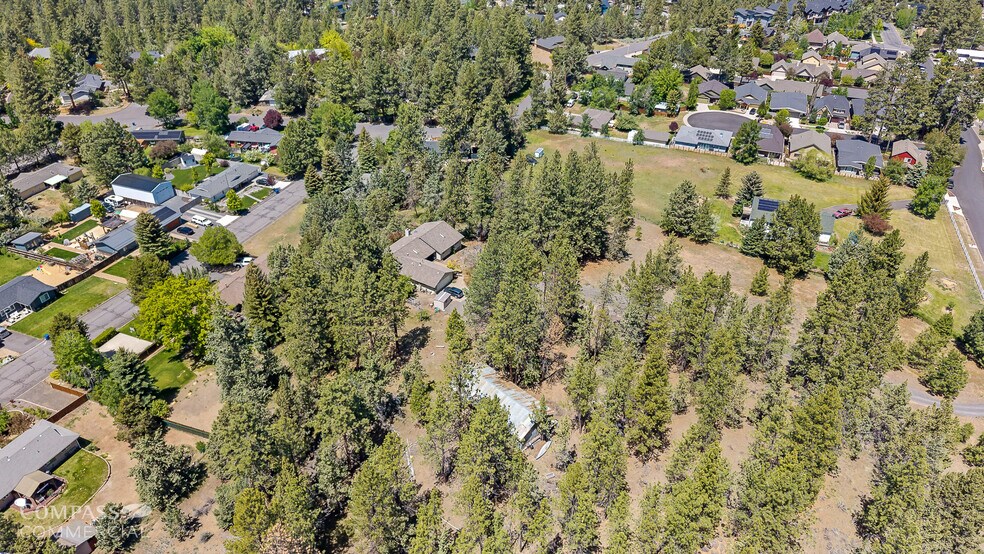 61521 Sunny Breeze Ln, Bend, OR à vendre - Photo de l’immeuble – Image 3 sur 10