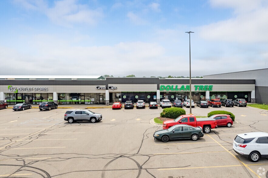 340-500 East Edgewood Blvd, Lansing, MI à louer - Photo de l’immeuble – Image 2 sur 5