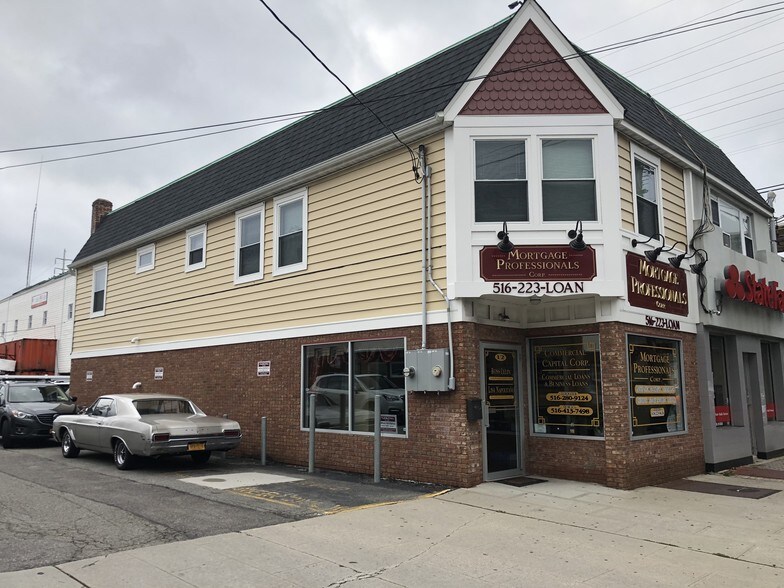 2-12 Merrick Avenue, Merrick, NY portefeuille de 2 biens à vendre sur LoopNet.fr - Photo principale – Image 3 sur 3