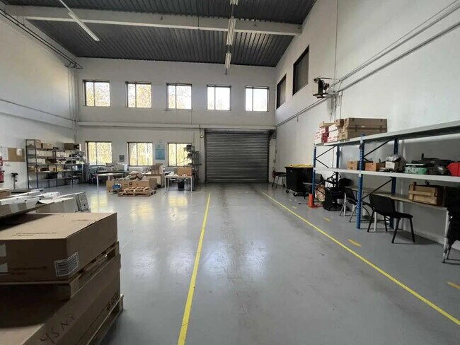 Plus de détails pour 13 Rue De La Perdrix, Tremblay-en-France - Bureau, Local d'activités à louer