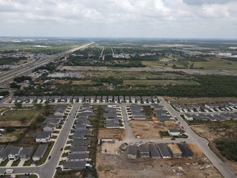 880 E Chavaneaux Rd, San Antonio, TX à vendre - Photo de l’immeuble – Image 3 sur 5