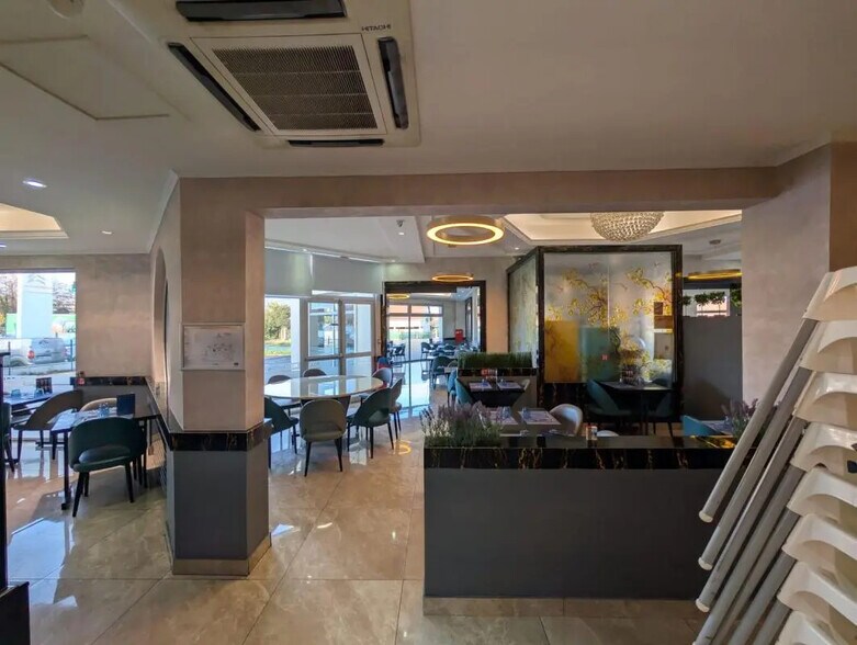 Local commercial dans Pontoise à louer - Photo de l’immeuble – Image 2 sur 8