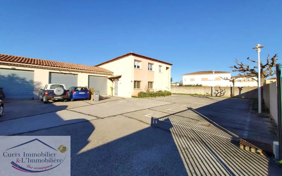 Local d'activités dans Cuers à vendre - Photo de l’immeuble – Image 2 sur 10