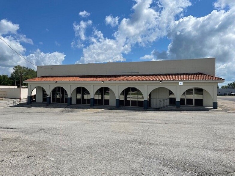 2715 N Belt Hwy, Saint Joseph, MO à louer - Photo de l’immeuble – Image 2 sur 6