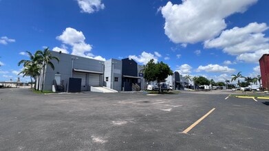 5055 NW 74th Ave, Miami, FL à louer Photo intérieure– Image 1 sur 9