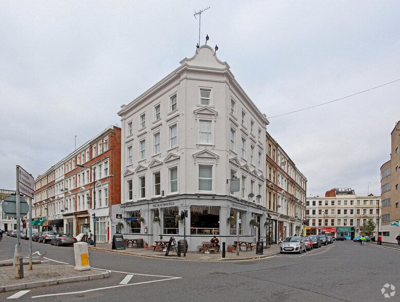 24 Blythe Rd, Londres à louer - Photo principale – Image 1 sur 2