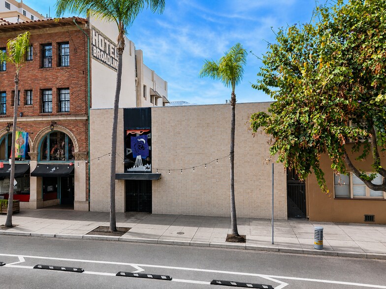 434 E Broadway, Long Beach, CA à vendre - Photo de l’immeuble – Image 2 sur 18