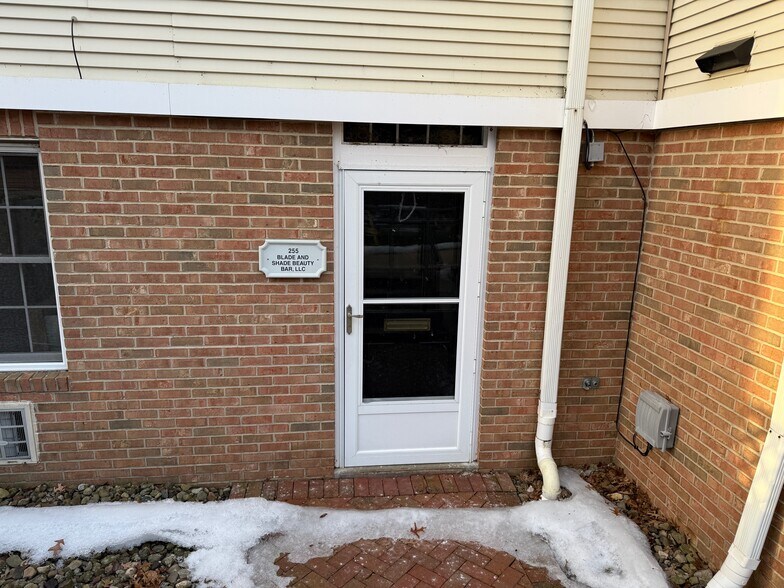 255 Park Pl, Chagrin Falls, OH à louer - Photo de l’immeuble – Image 3 sur 9