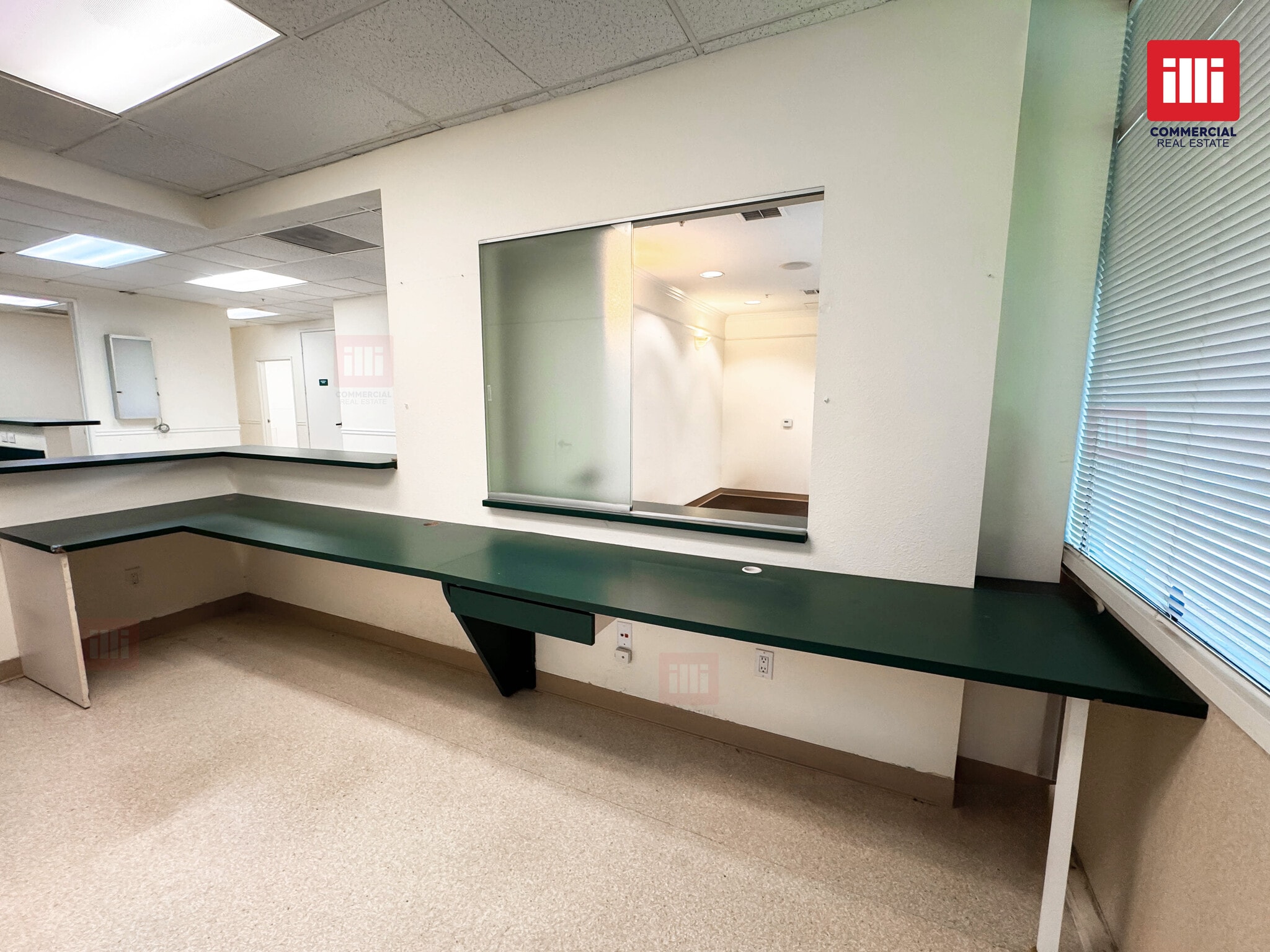 23502-23504 Lyons Ave, Newhall, CA à louer Photo intérieure– Image 1 sur 6