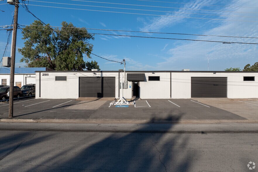 2911 Edith Ln, Haltom City, TX à louer - Photo de l’immeuble – Image 3 sur 35