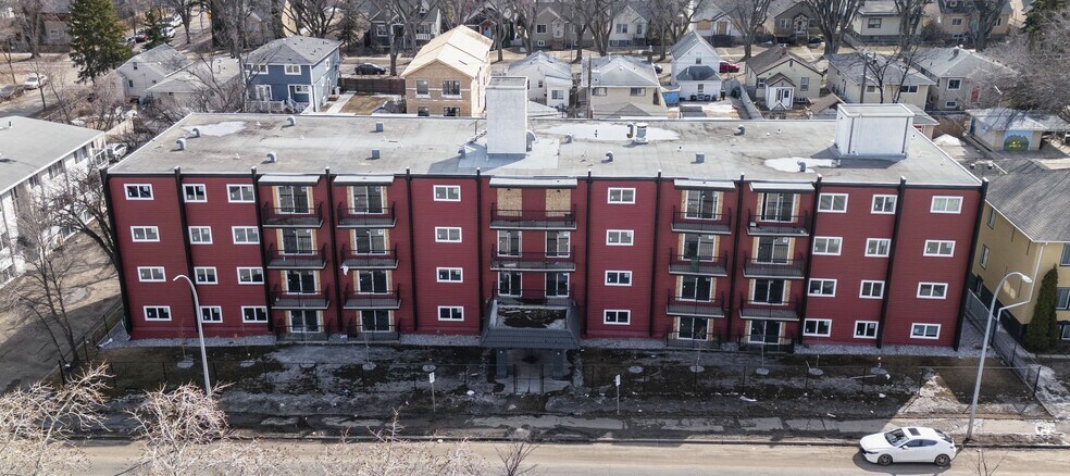 9825 82 Av NW, Edmonton, AB à vendre - Photo de l’immeuble – Image 2 sur 6