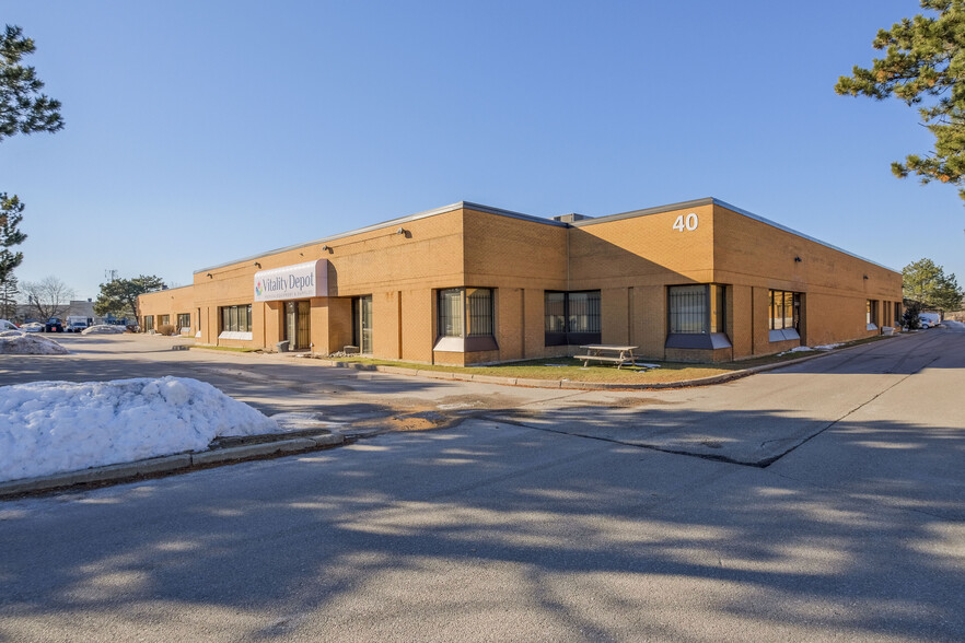 24 Viceroy Rd, Concord, ON à louer - Photo de l’immeuble – Image 3 sur 9