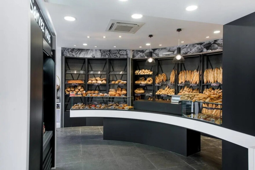 Local commercial dans La Valette-du-Var à louer - Photo de l’immeuble – Image 3 sur 4