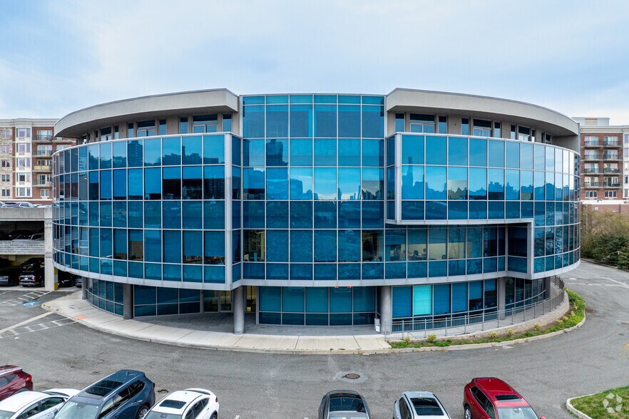 125 River Rd, Edgewater, NJ à louer - Photo principale – Image 1 sur 4