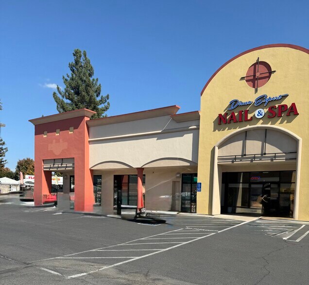 2704 Coffee Rd, Modesto, CA à louer - Photo de l’immeuble – Image 2 sur 16
