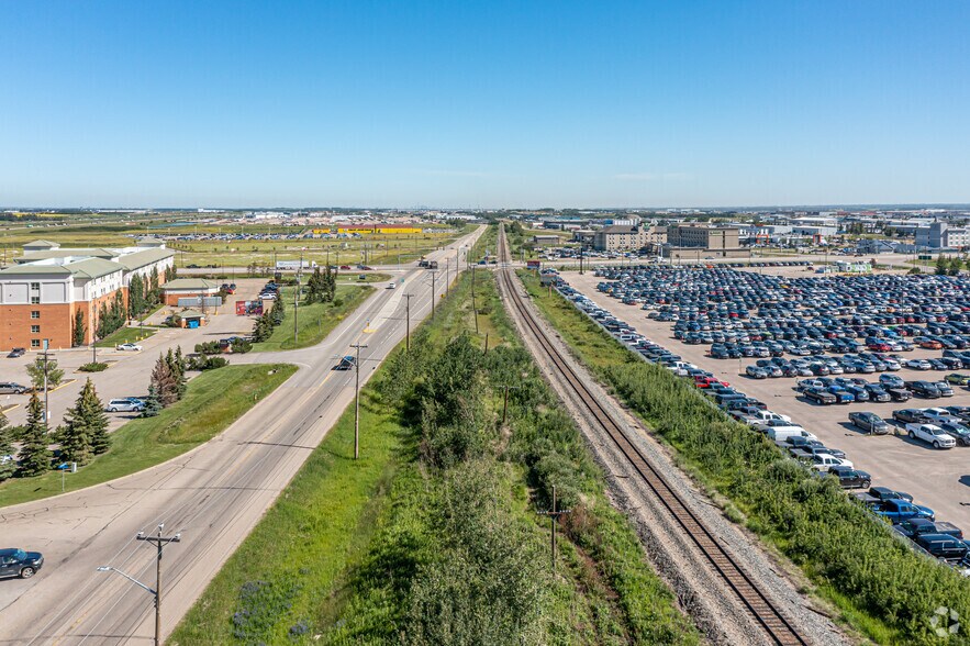8013 Sparrow Dr, Leduc, AB à vendre - Aérien – Image 3 sur 3