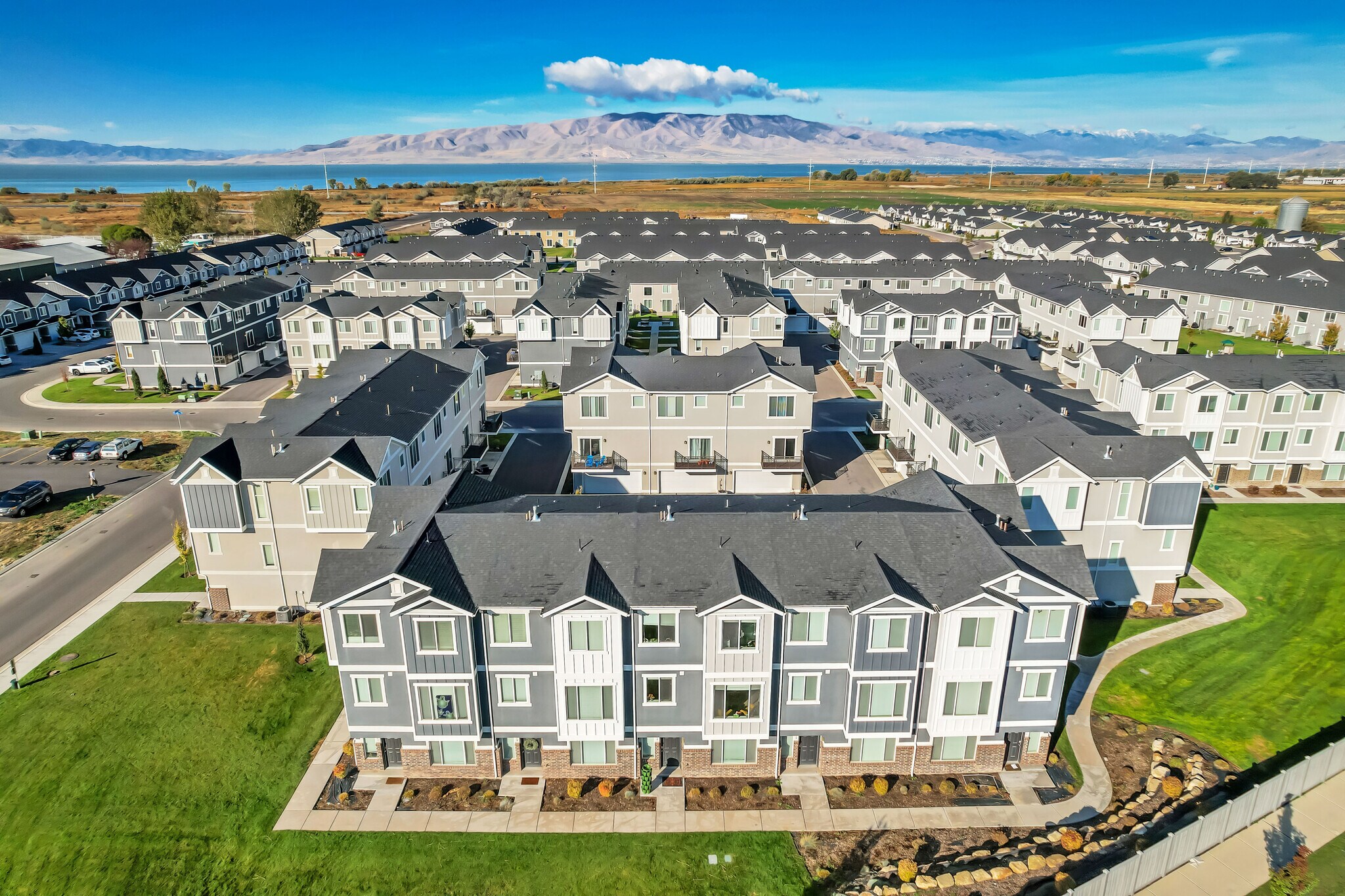 12 Unit Multi Family - Fully Leased portefeuille de 2 biens à vendre sur LoopNet.fr Photo de l’immeuble– Image 1 sur 9