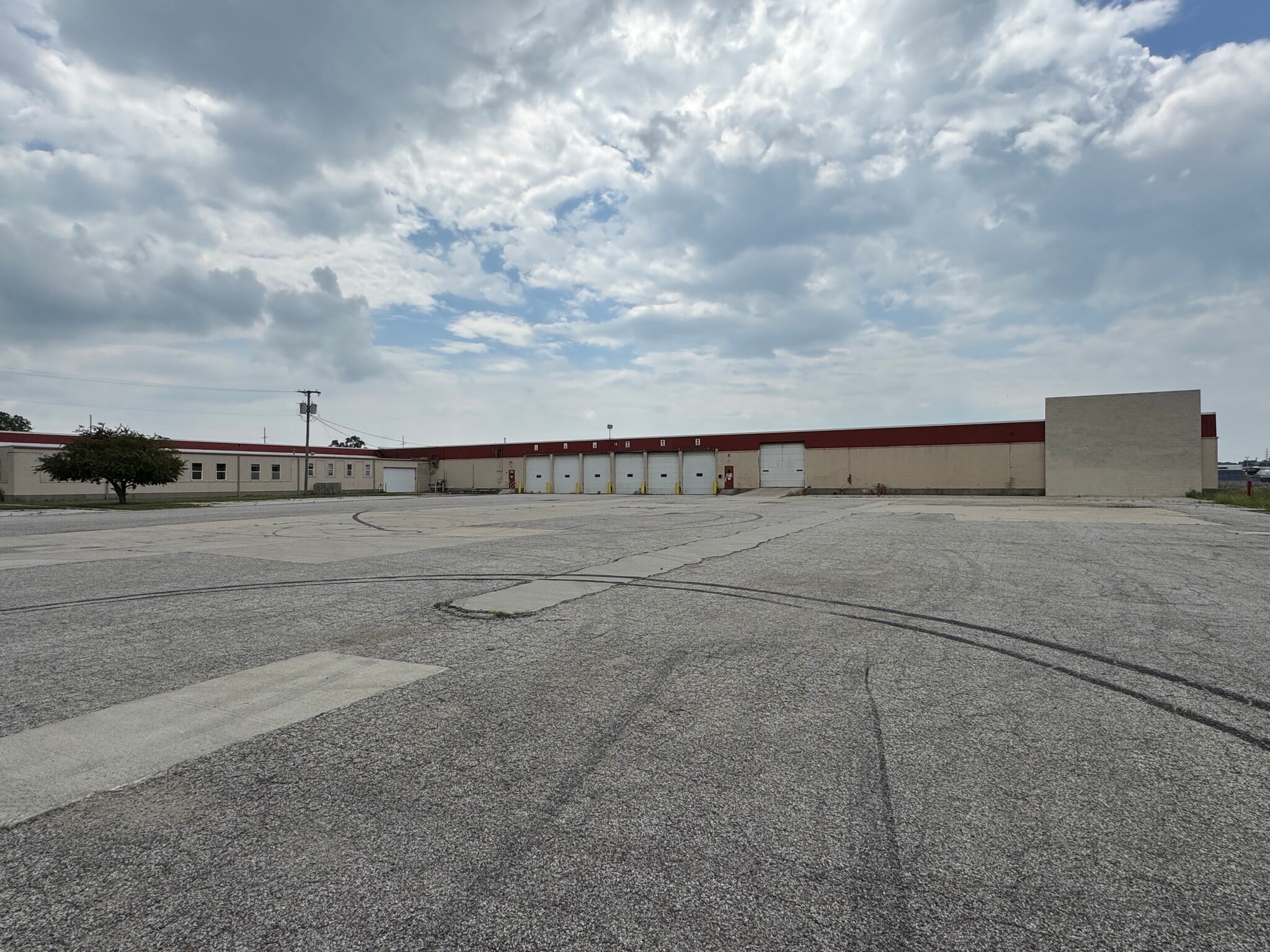 1535 Fieldhouse Ave, Elkhart, IN à louer Photo de l’immeuble– Image 1 sur 2