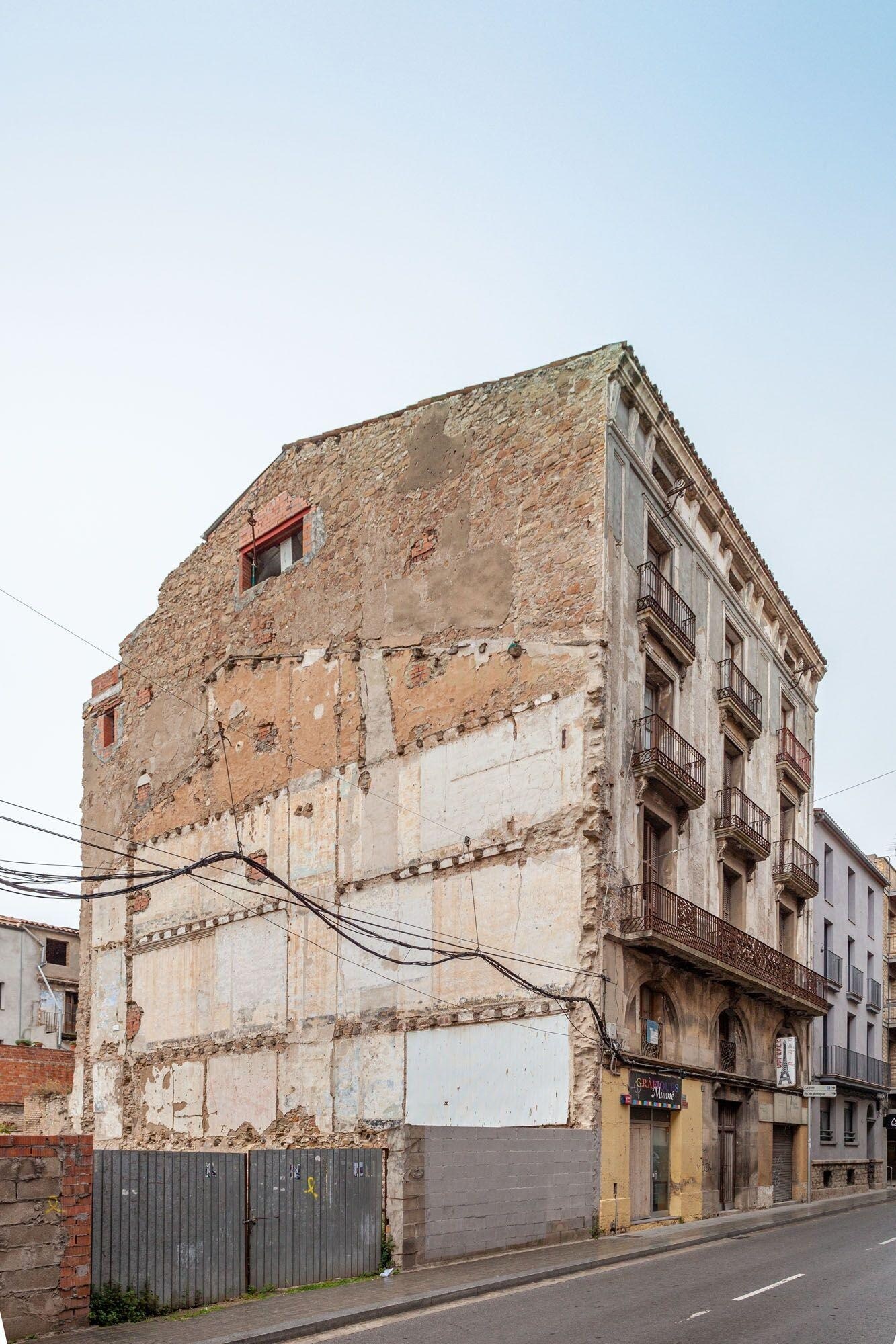 Immeuble residentiel dans Igualada, Barcelona à vendre Photo de l’immeuble– Image 1 sur 41