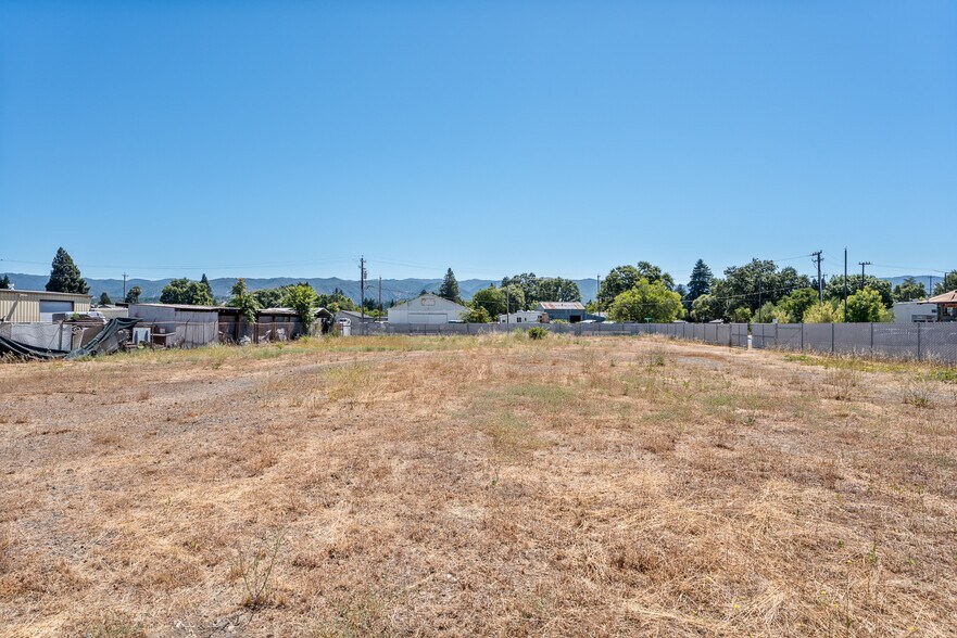 1080 Cunningham St, Ukiah, CA à vendre - Autre – Image 1 sur 2