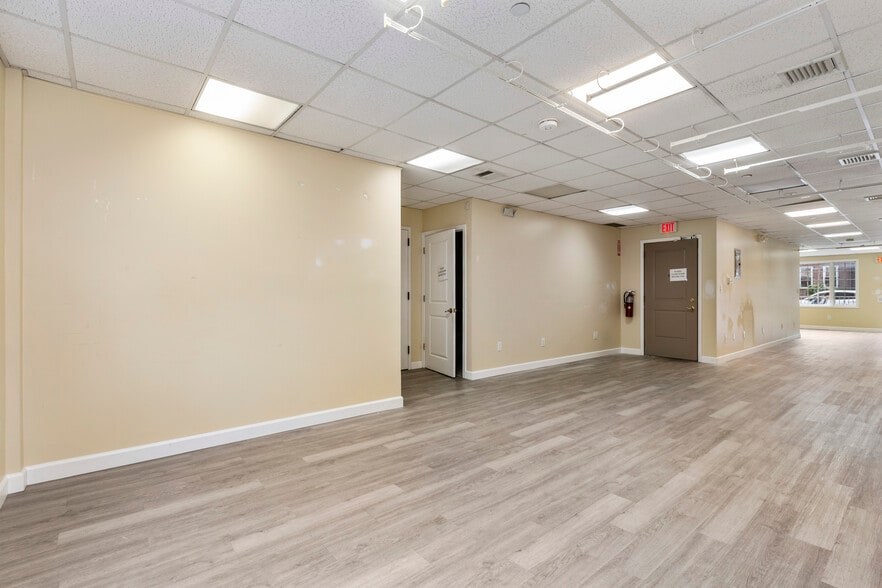 2717 Crescent St, Astoria, NY à louer - Photo de l’immeuble – Image 3 sur 22