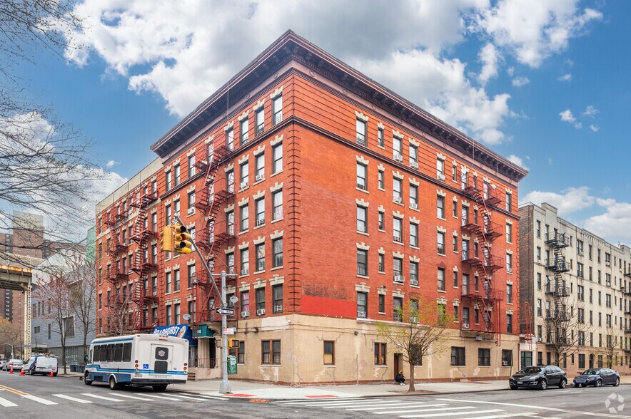 242 Bradhurst Ave, New York, NY à vendre - Photo principale – Image 1 sur 5